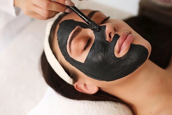 Black Peel: o procedimento inovador para uma pele perfeita!