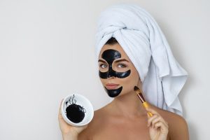 Black Peel e máscara de carvão ativado: pele renovada, confiança restaurada!