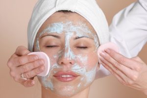 Recupere a vitalidade da sua pele: descubra os segredos da revitalização facial!